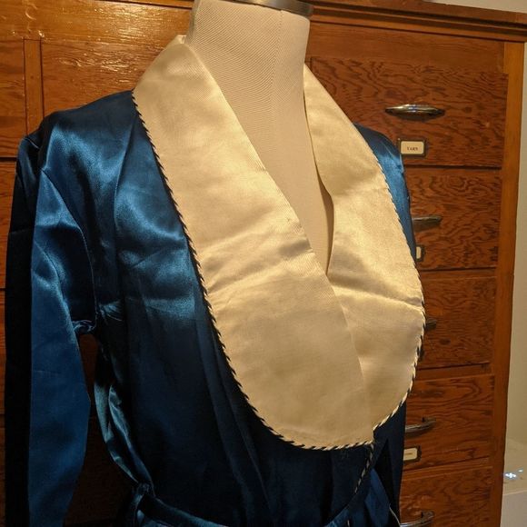 Elegant Blue Satin Robe with Cream Accents - Picture 7 of 8